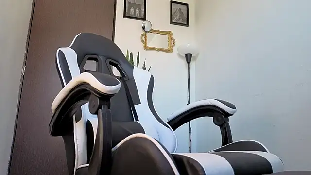 Arteemiiis' Live XXX Chat