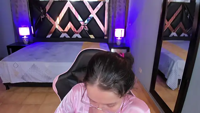 Linda4Petite Chat XXX in diretta