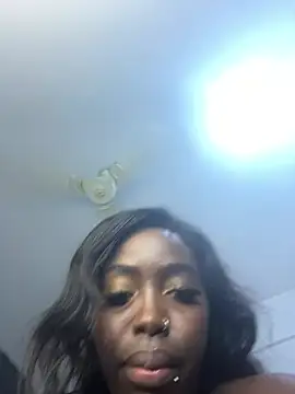 Mysterious_coco Show in webcam