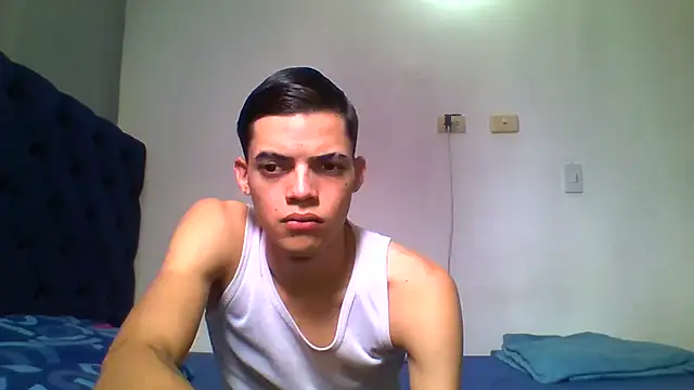 Latinos_2001 Pertunjukan Webcam