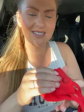 CharleighBaker Show in webcam