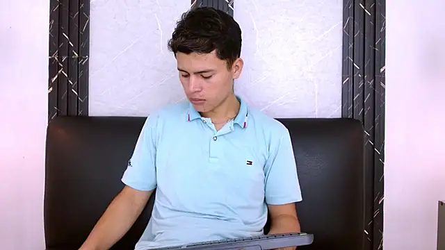 Chat +18 de Ethan_Brooks_ ao vivo