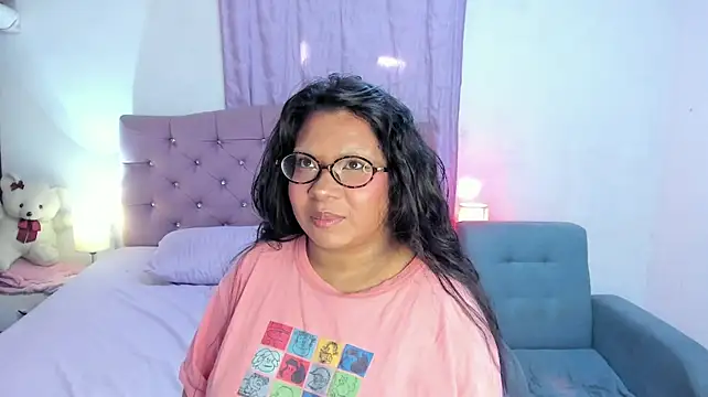 Latinabombsheell's Live XXX Chat