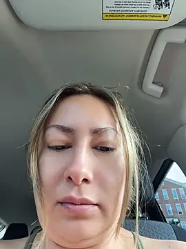 IAmScarlettLove: διαδικτυακό σόου στην κάμερα