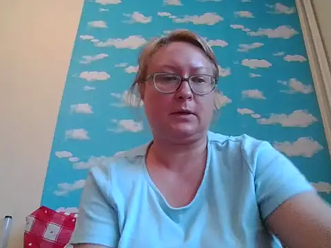 Živý XXX chat RealLittleRedRidingHood
