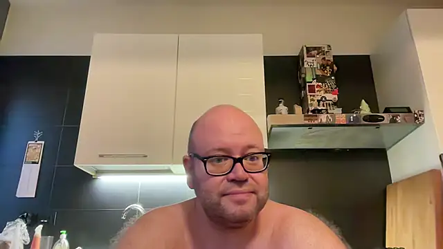 theitalianbear élő XXX-chatje
