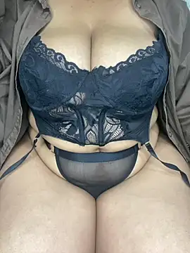 CARAMELGODDESSX23のライブXXXチャット