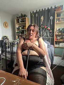 Chat XXX en directo de Buzi-Nymph