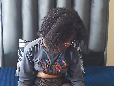 TinyTroubleXXXXX's Live XXX Chat