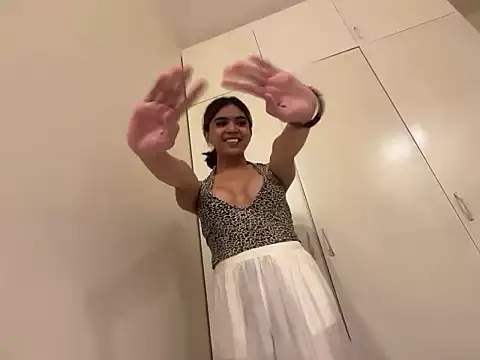 הופעת וובקאם של WomanofWorldTS