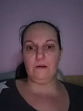 دردشة BustyLadyAlma الجنسية المباشرة