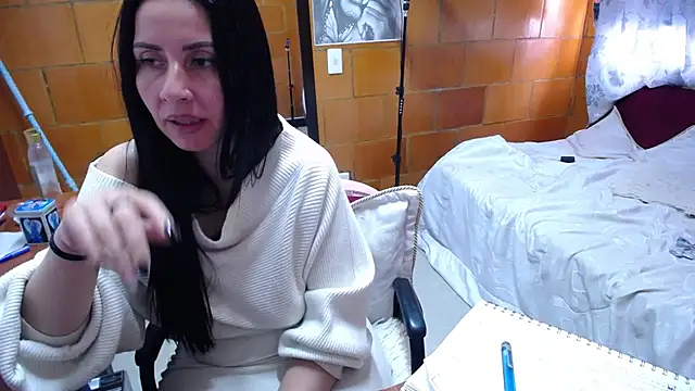 charlote_temple Chat XXX live