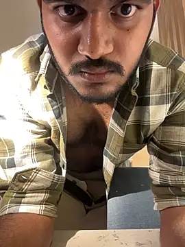 hotboy_hyd1 Adlı Modelin Canlı XXX Sohbeti
