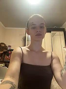 LeinaWoluers Chat XXX in diretta