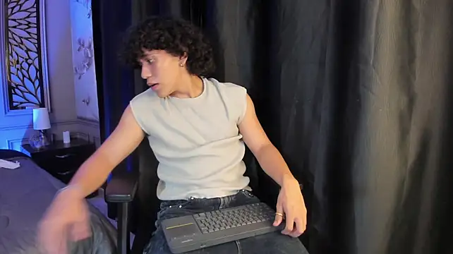 adrian_black86306 Webcam-Show
