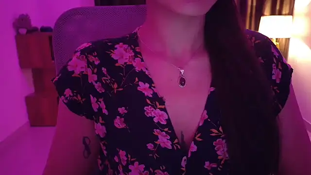 צ'אט XXX בשידור חי של MidnightFlame