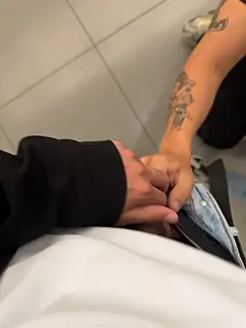 Chatroom XXX en direct de TavoHot_