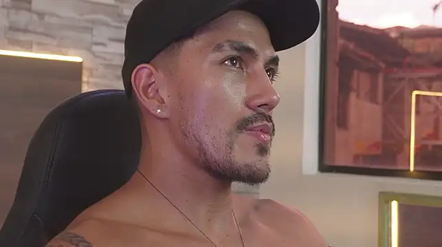 aaron_boltn Live XXX chat