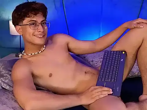 Aaron_Eze Adlı Modelin Canlı XXX Sohbeti