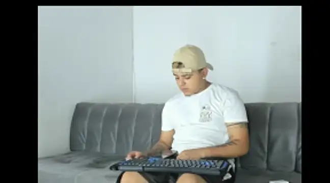 Charlie_Scorpion 即時 XXX 聊天