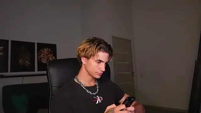 Denis_Wu Live XXX Chat