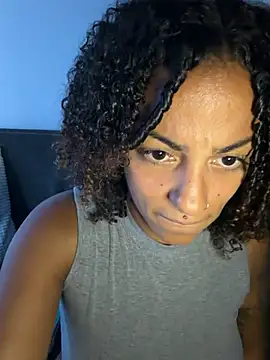 SweetPetiteNoir webcam show