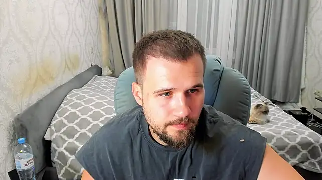Vladik_b 在線直播表演