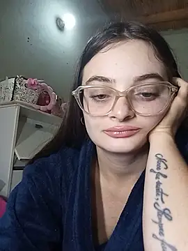 Emmacut Chat XXX live
