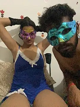 Priyanka011: διαδικτυακό σόου στην κάμερα