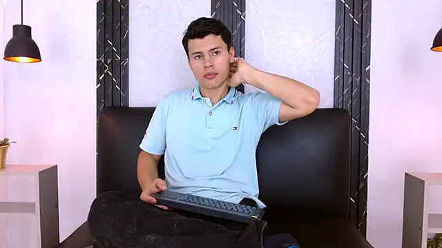 Ethan_Brooks_: онлайн-секс-чат
