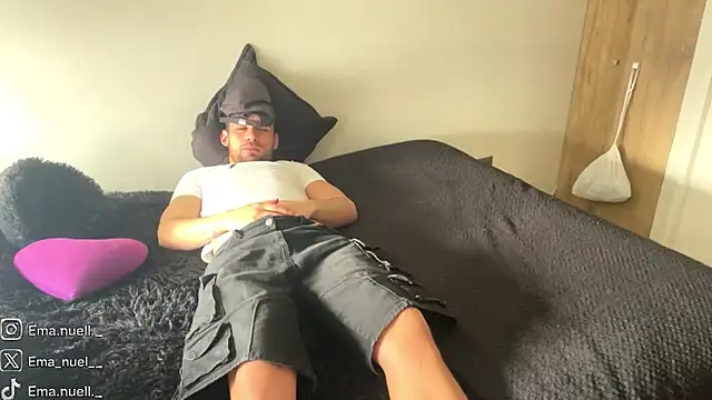 Emanuell__'s Live XXX Chat