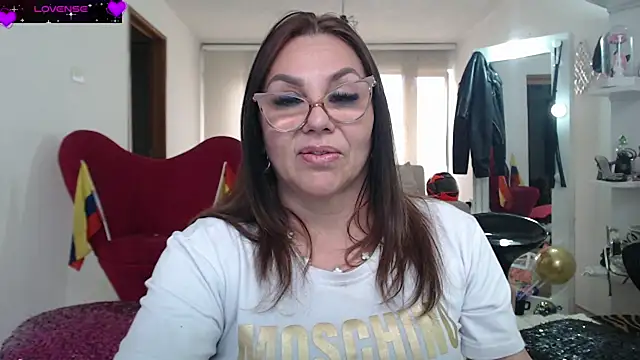 Chatroom XXX en direct de Myrnasexxx