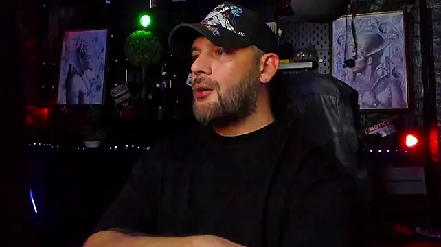 צ'אט XXX בשידור חי של LexHardy
