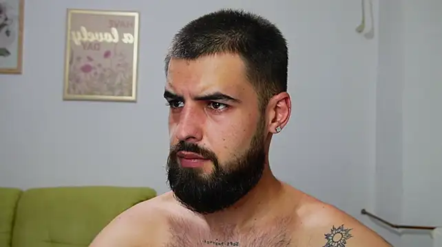 Show modela HairyRobxxx na web-kameri