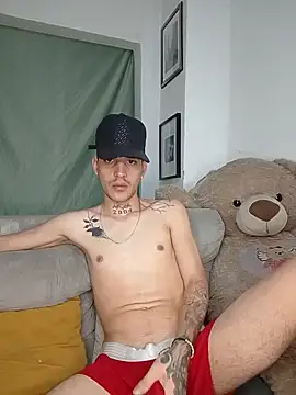 MaxHornyLatin – webcam-show