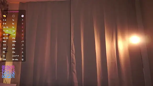 BryannaLazzaro Chat XXX in diretta