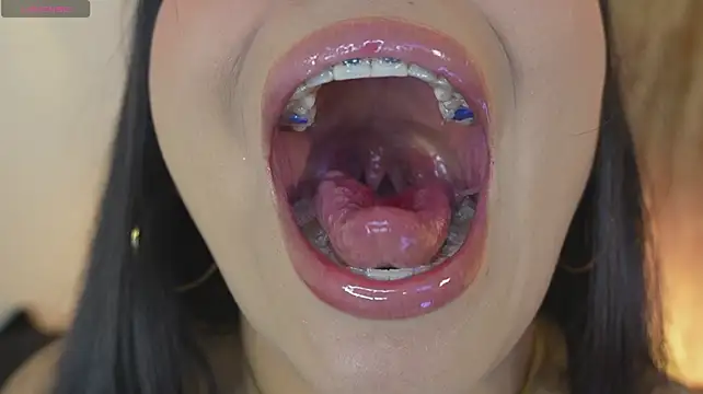 mia_roux1 élő XXX-chatje