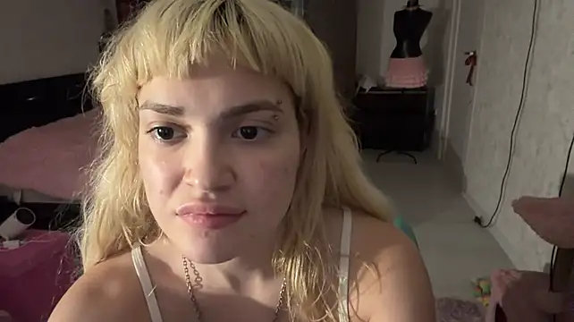 MagalyEssingern Live XXX chat