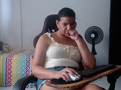 Adriana_0312 élő XXX-chatje