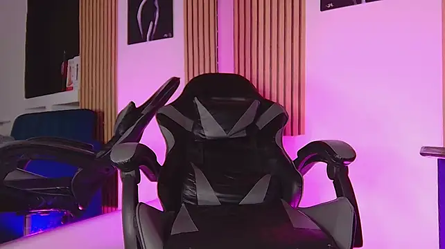 XXX chat uživo modela Alexxus_Smith