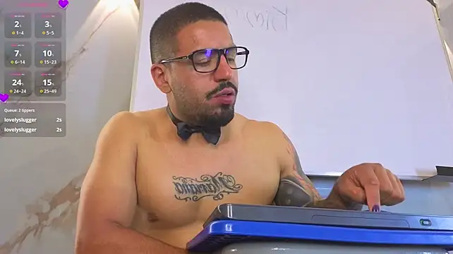 Lion_and_aria Show in webcam