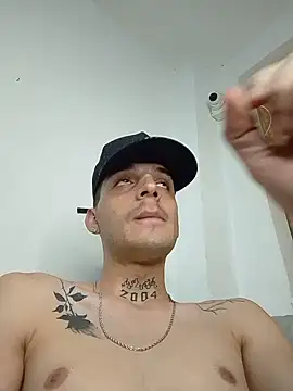 MaxHornyLatin Show in webcam