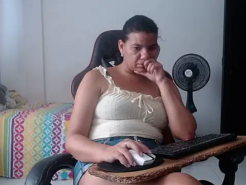 Adriana_0312 live XXX chat