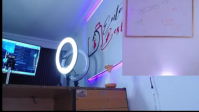 SeleneMore Live XXX-chat