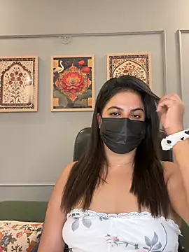 Varsha__world Adlı Modelin Canlı XXX Sohbeti