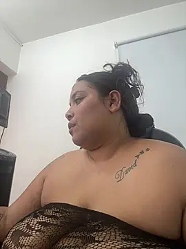 Chatroom XXX en direct de tatikanyx