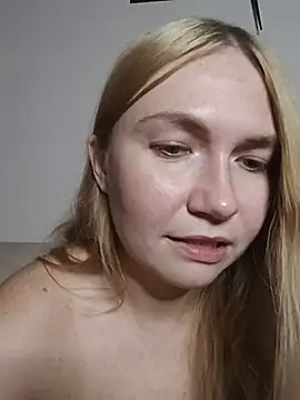 KisaVixen Adlı Modelin Canlı XXX Sohbeti