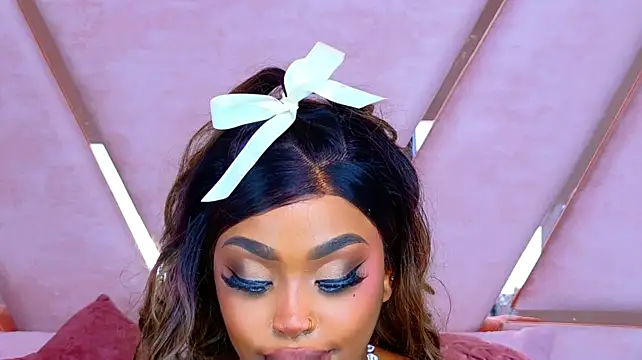 TiannahGlow live XXX chat