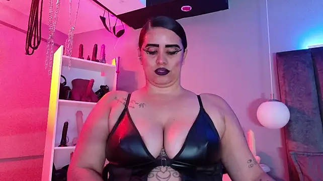 צ'אט XXX בשידור חי של MariaGaitan