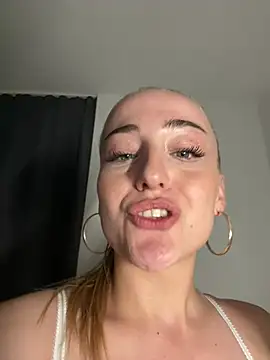 Chat XXX ao vivo de Cutie_Sara